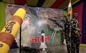 गणेश चतुर्थी पर पूर्वी दिल्ली में भारतीय सेना की थीम पर भव्य पंडाल