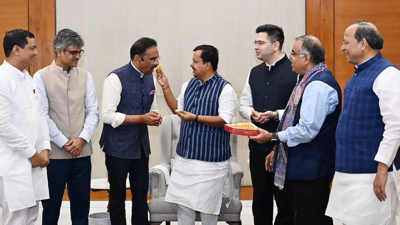 आम आदमी पार्टी के सात सांसदों का भाजपा में विलय, दिल्ली की राजनीति में हलचल