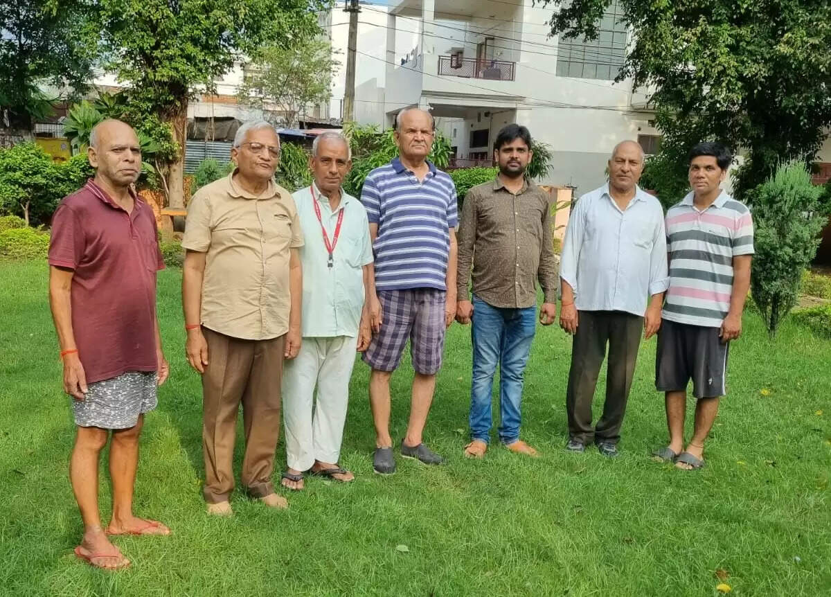 वृक्षारोपण कार्यक्रम में विराट खंड दो के स्वयंसेवकों ने किया योगदान