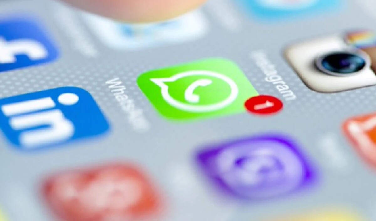 WhatsApp में नया लिक्विड ग्लास डिज़ाइन: iOS 26 के लिए अपडेट