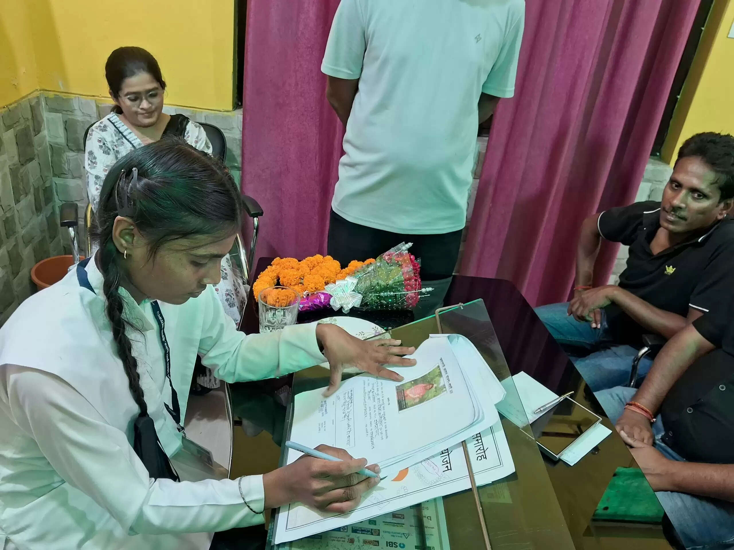 नौतनवा में छात्रा को मिला एक दिन का नगर पालिका अधिकारी का पद