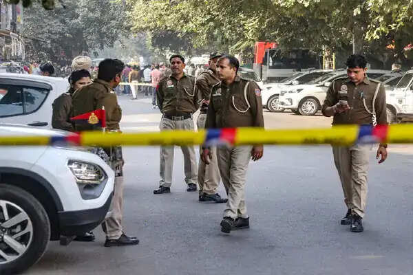 दिल्ली में आतंकवादी साजिश का पर्दाफाश, 9 संदिग्ध गिरफ्तार