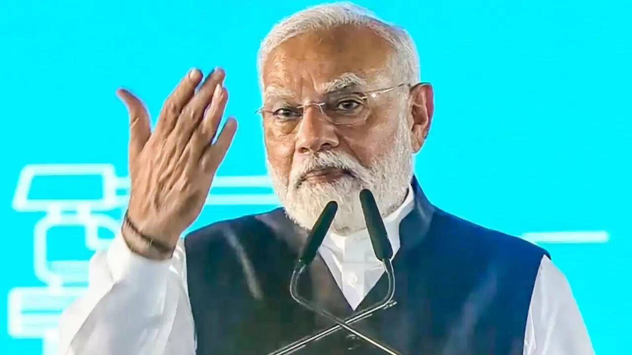 पीएम मोदी का बिहार और बंगाल दौरा: विकास परियोजनाओं का उद्घाटन और मेट्रो सेवा की शुरुआत