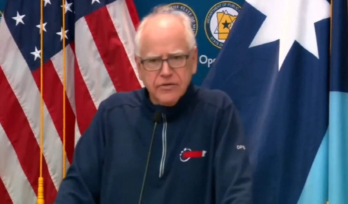 मिनेसोटा में गवर्नर ने ICE के खिलाफ नेशनल गार्ड को तैनात करने की योजना बनाई