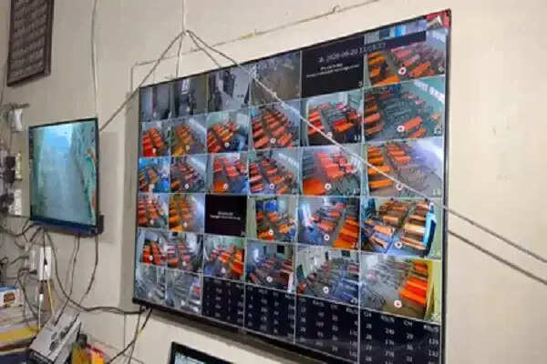गौतमबुद्ध नगर में नीट परीक्षा के लिए पुलिस की सुरक्षा व्यवस्था