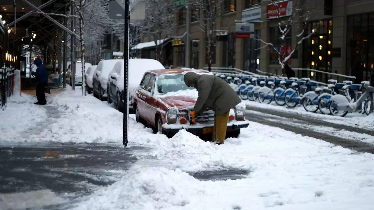 अमेरिका में शीतकालीन तूफान ने यात्रा को किया प्रभावित