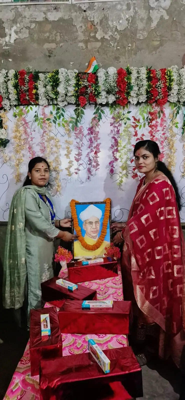 शिक्षक दिवस पर आदर्श जूनियर हाई स्कूल में मनाया गया उत्सव