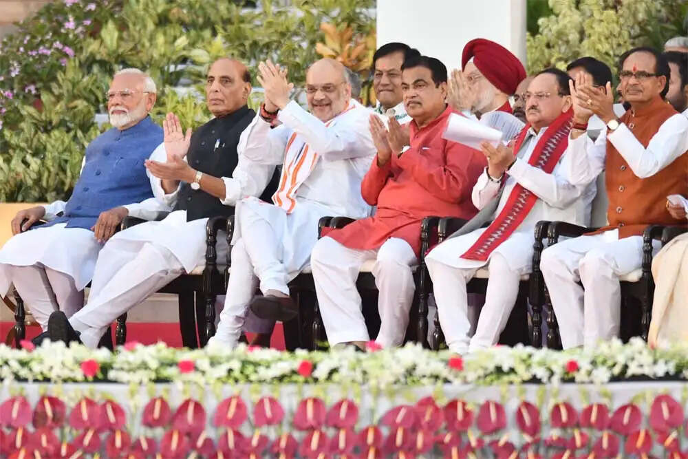 प्रधानमंत्री मोदी की सरकार की पहली सालगिरह: बदलाव और सैन्य कार्रवाई की संभावनाएं