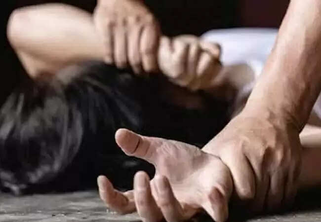 गोरखपुर में युवती ने युवक को किया ब्लैकमेल, मामला दर्ज
