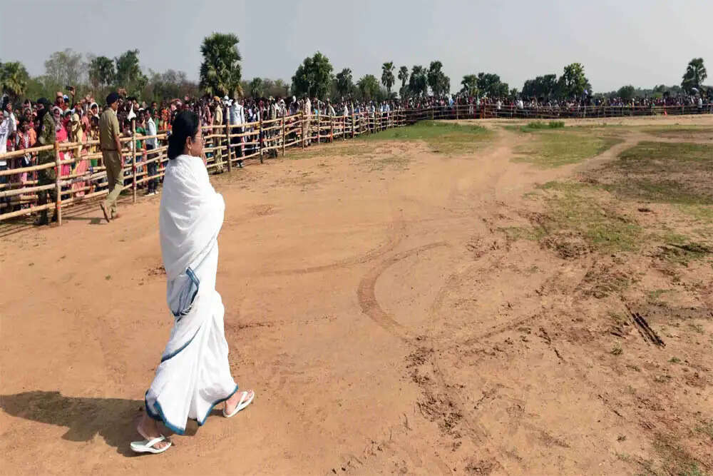 ममता बनर्जी और शुभेंदु अधिकारी के बीच नंदीग्राम में चुनावी टकराव