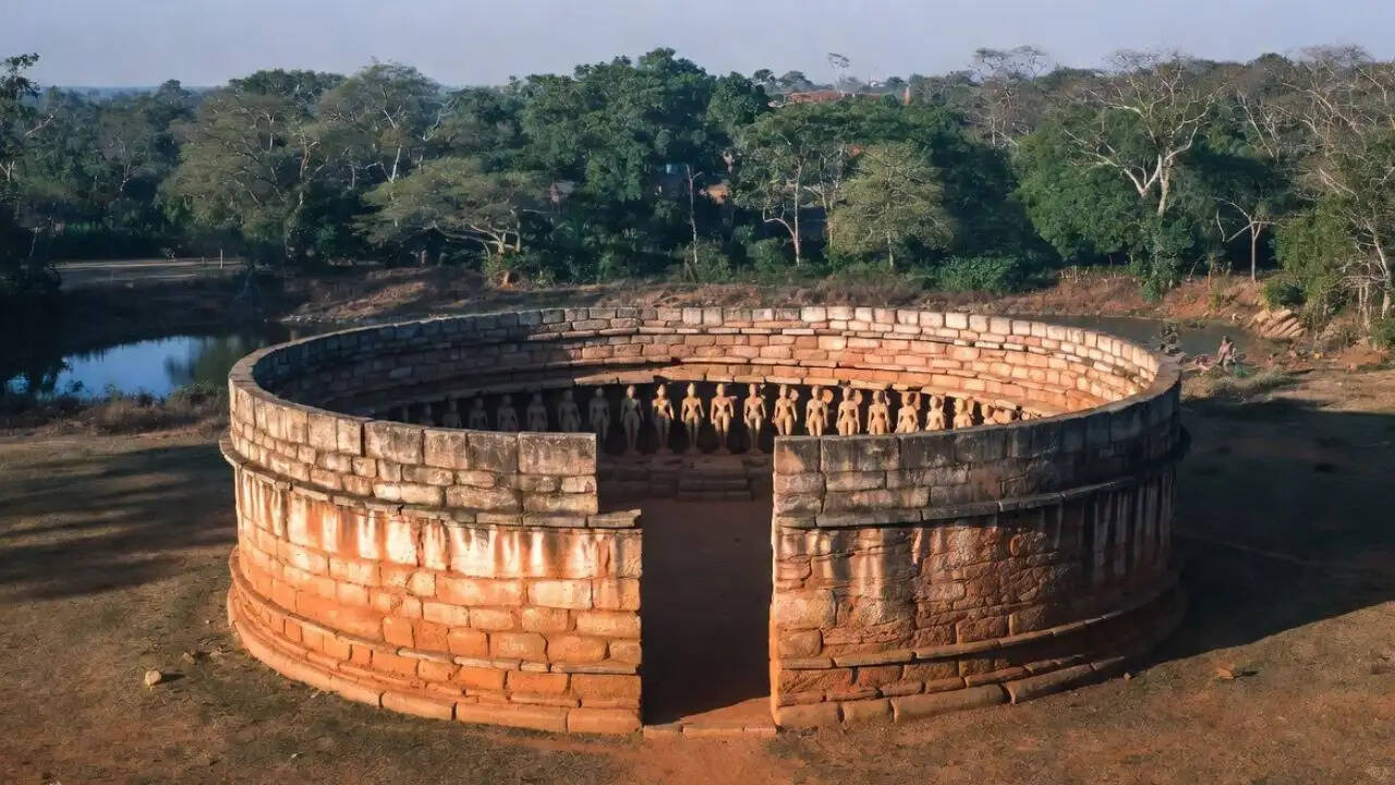 हीरापुर का चौसठ योगिनी मंदिर: रहस्यमय तांत्रिक शक्ति का केंद्र