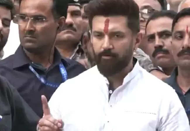 चिराग पासवान और राहुल गांधी ने वाई पूरन कुमार के परिवार से की मुलाकात