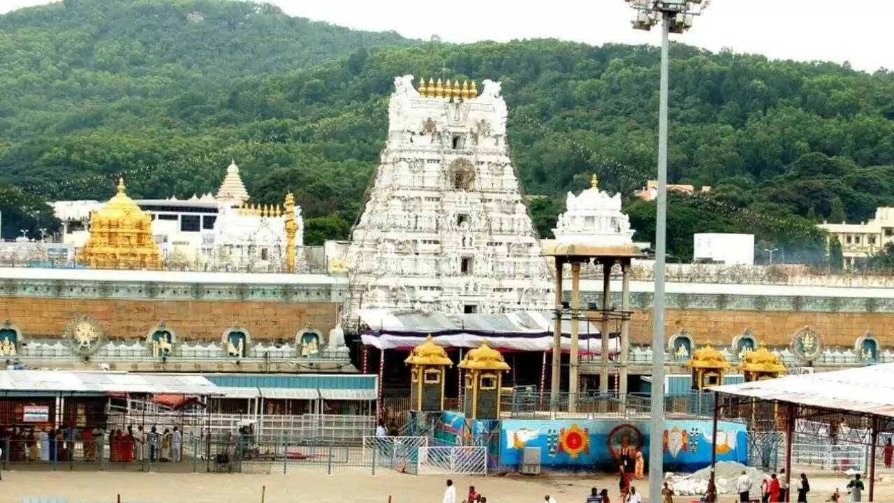 तिरुमाला तिरुपति मंदिर ने ब्रह्मोत्सवम उत्सव में दान का नया रिकॉर्ड बनाया