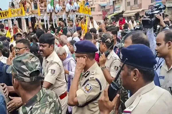 पुरी रथयात्रा भगदड़ के बाद प्रशासनिक कार्रवाई, DM और SP का तबादला