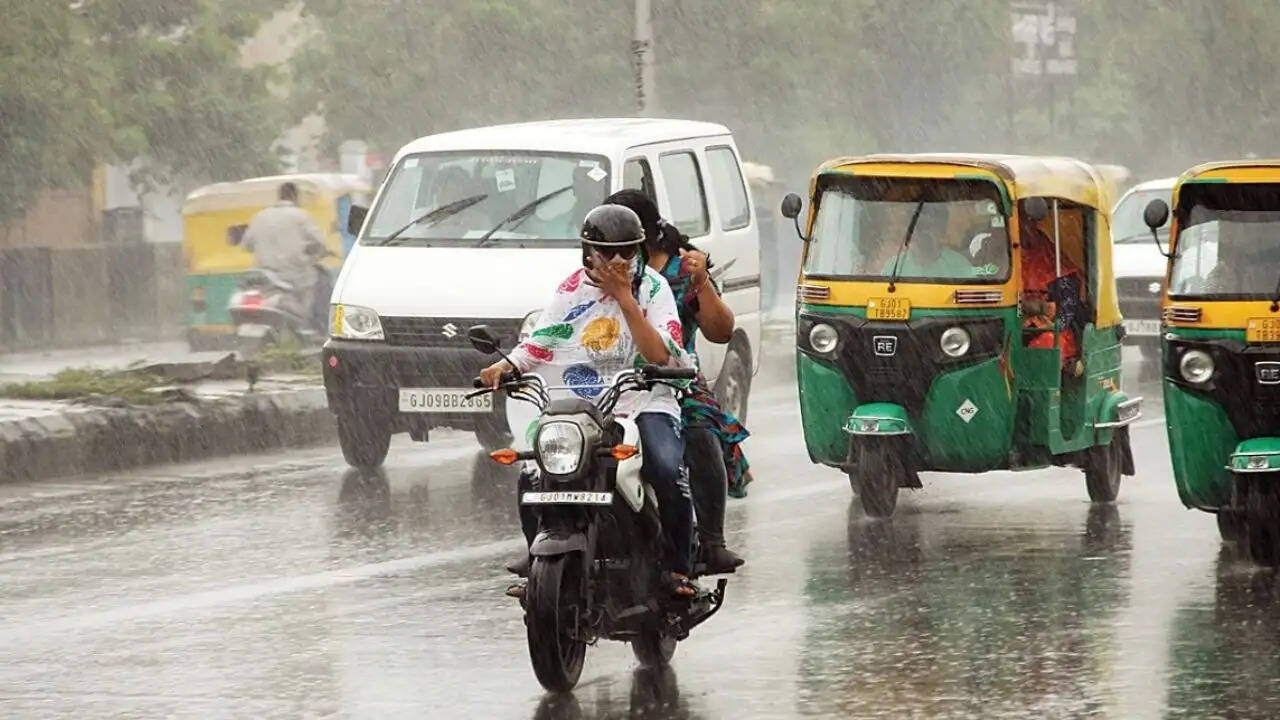 पटना में मौसम में अचानक बदलाव, बारिश से मिली राहत