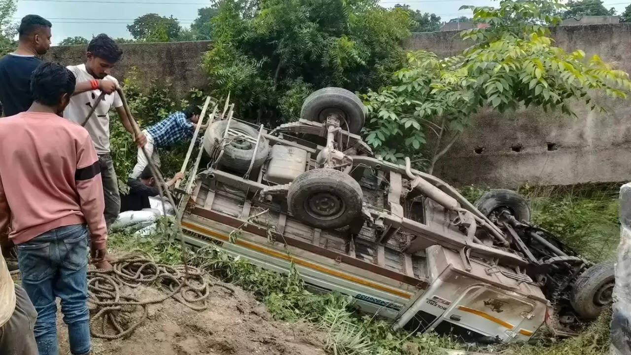 हिमाचल प्रदेश में भयानक सड़क हादसा: चार श्रद्धालुओं की जान गई
