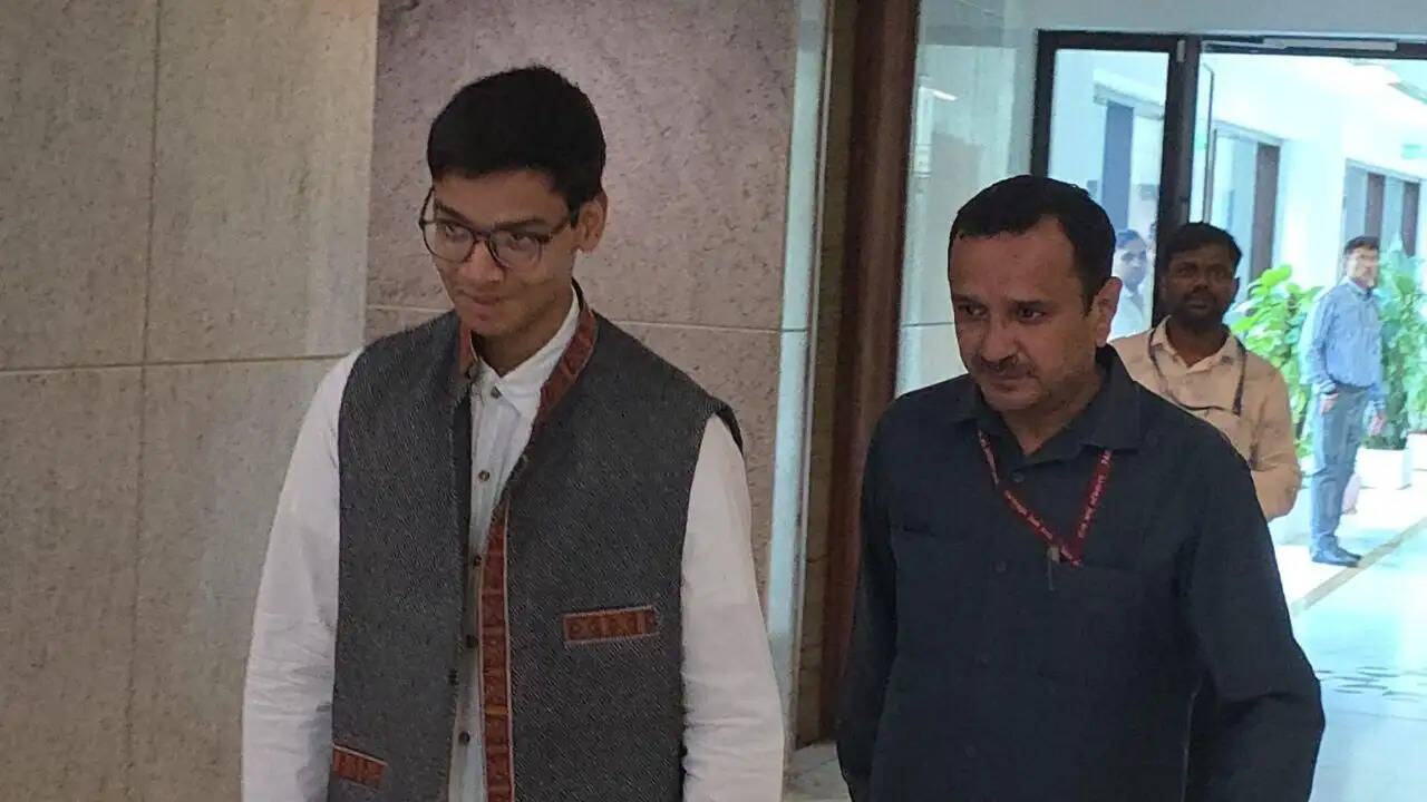 CBSE मूल्यांकन प्रक्रिया पर छात्र सार्थक सिद्धांत की प्रभावशाली प्रस्तुति