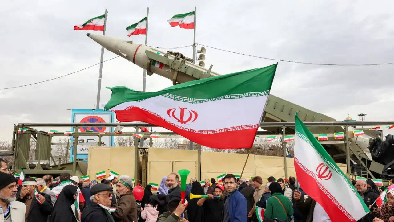 ईरान की सेना का बड़ा बयान: युद्ध जारी रहेगा जब तक पूर्ण विजय नहीं मिलती