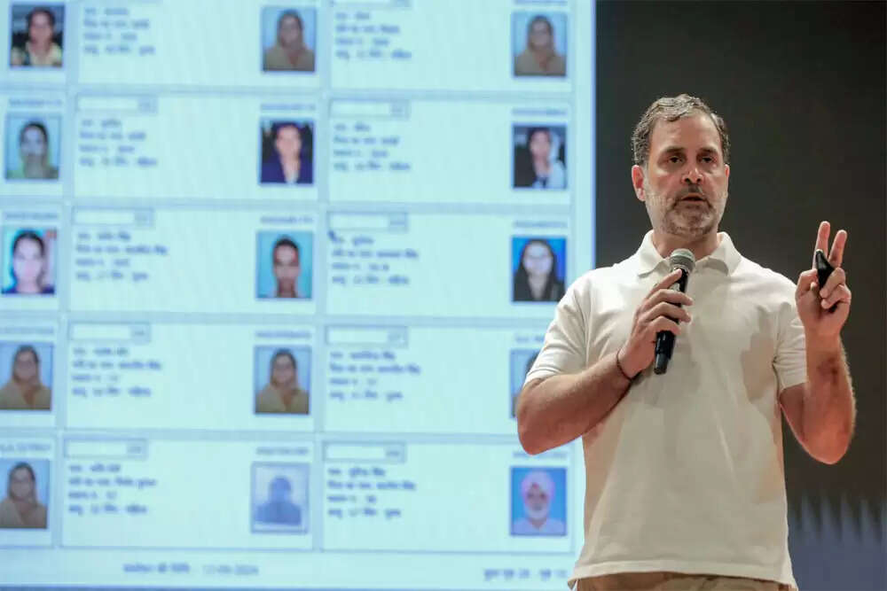 राहुल गांधी ने बिहार चुनाव में वोट चोरी के आरोप लगाए