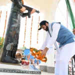मुख्यमंत्री नायब सिंह सैनी ने शहीद अरविंद सांगवान की प्रतिमा का अनावरण किया