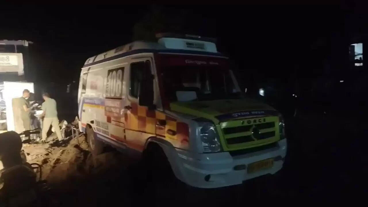 अहमदाबाद में एक ही परिवार के पांच सदस्यों ने की सामूहिक आत्महत्या, आर्थिक संकट का शक