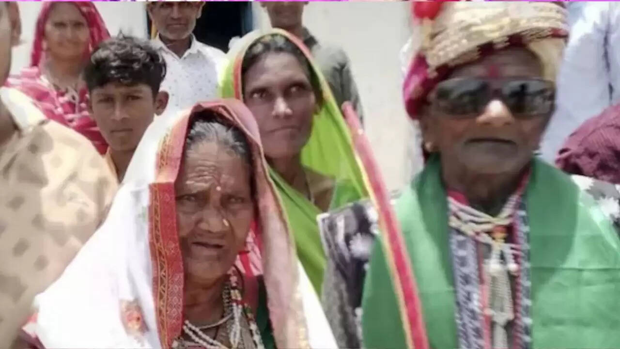 95 वर्षीय दूल्हा और 90 वर्षीय दुल्हन की अनोखी शादी: प्यार की मिसाल