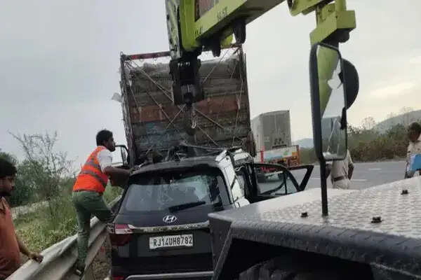 दिल्ली-मुंबई एक्सप्रेसवे पर भीषण सड़क हादसा, एक परिवार के चार सदस्यों की मौत