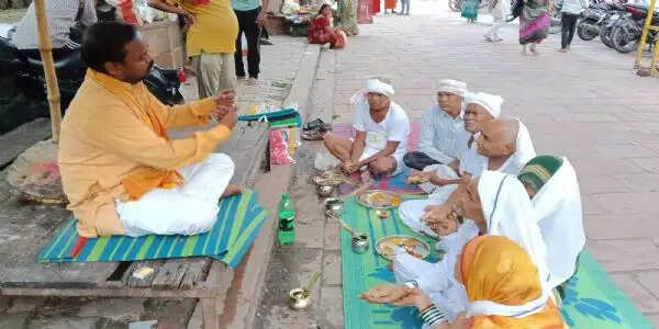विशेष : पितृ पक्ष में श्राद्ध-तर्पण से पितरों की तृप्ति, ‘पितृ ऋण’ चुकाने की मान्यता