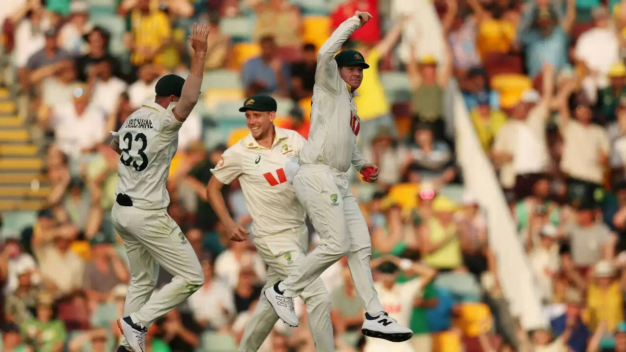 ऑस्ट्रेलिया ने एशेज सीरीज में इंग्लैंड को हराकर बढ़त बनाई
