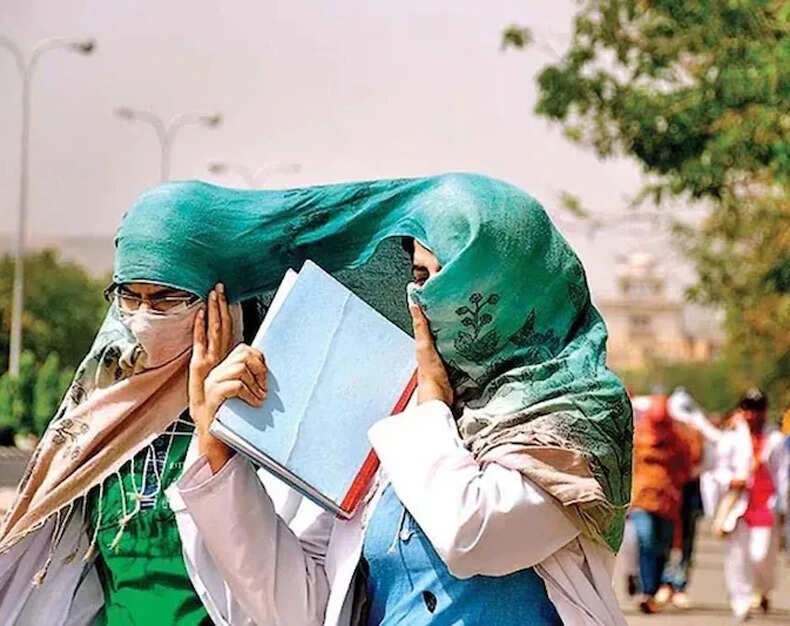 उत्तर प्रदेश में भीषण गर्मी: 11 जिलों के लिए रेड अलर्ट जारी