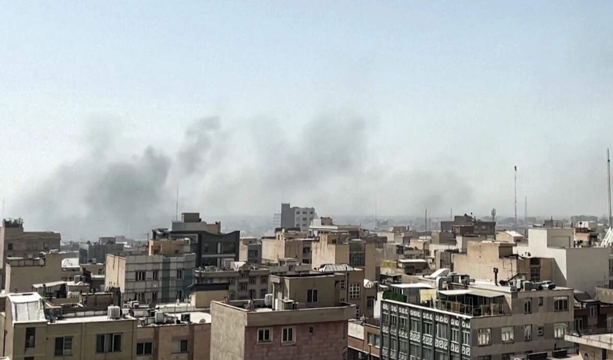 ईरान में अमेरिका और इजरायल का सैन्य अभियान जारी, मेहराबाद हवाई अड्डा बना निशाना