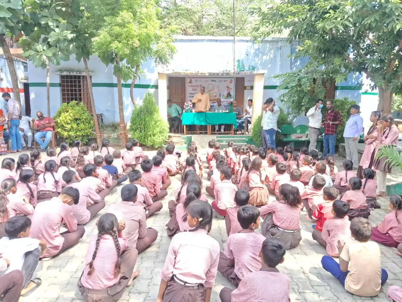 नौतनवा में स्वच्छता थीम पर चित्रकला प्रतियोगिता का आयोजन