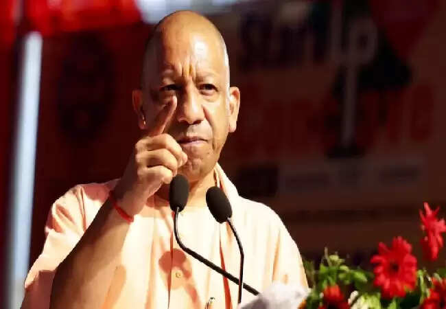 बरेली में दंगे के बाद सीएम योगी का सख्त बयान, मौलाना हिरासत में