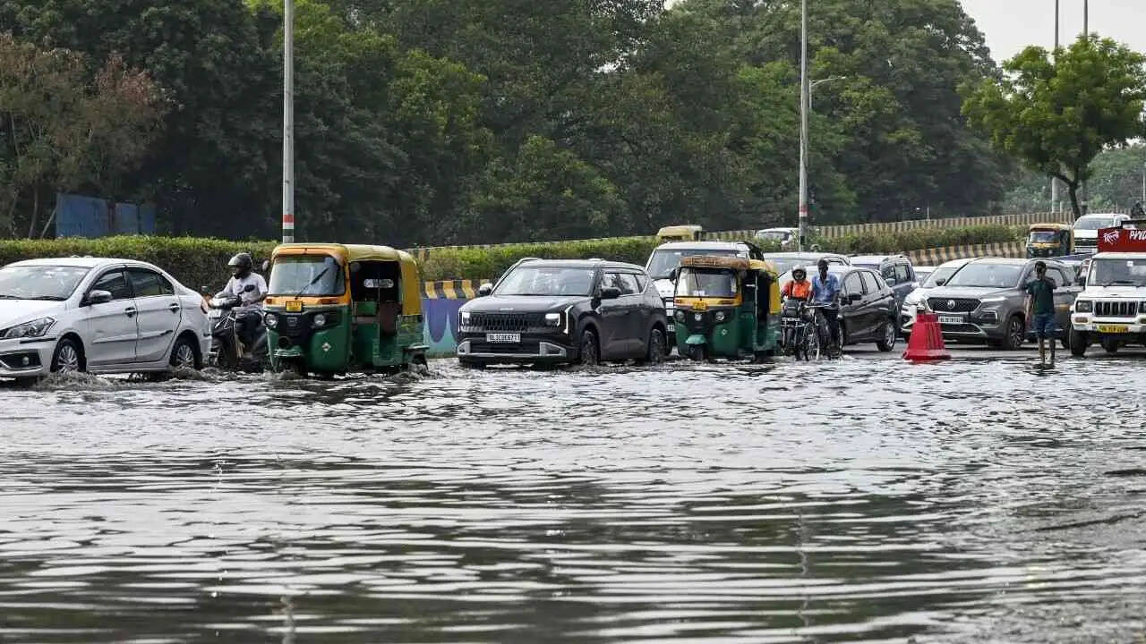 उत्तर भारत में मौसम में बदलाव: बारिश और आंधी से मिली राहत