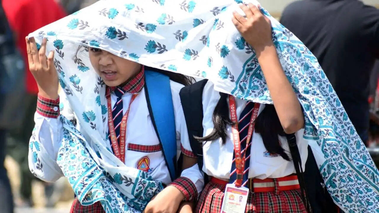 भोपाल में गर्मी के चलते नर्सरी से कक्षा 8 तक के छात्रों के लिए छुट्टी की घोषणा