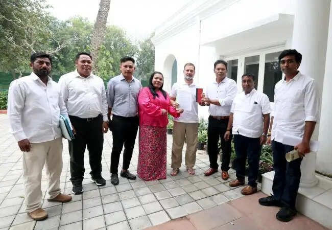 आदिवासी प्रतिनिधिमंडल की राहुल गांधी से मुलाकात: ग्रेट निकोबार प्रोजेक्ट पर चिंता