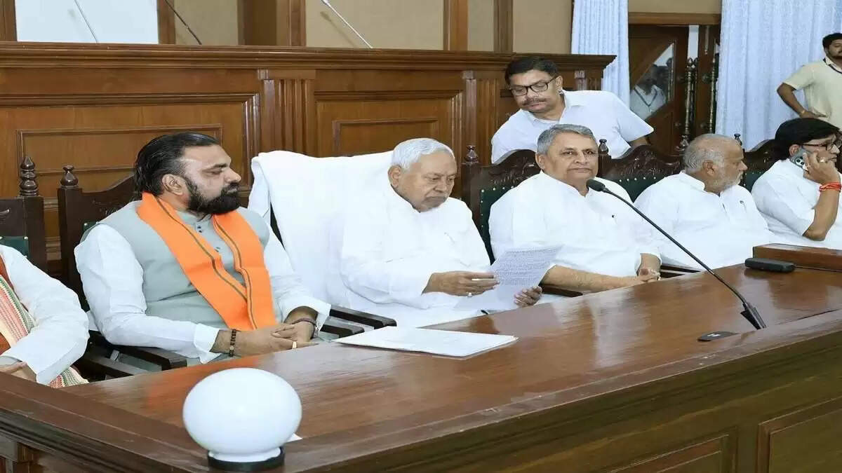 बिहार कैबिनेट की बैठक में 41 प्रस्तावों पर लगी मुहर, विकास योजनाओं को मिली मंजूरी