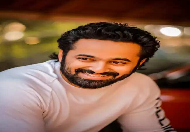 उन्नी मुकुंदन को कानूनी समन, पूर्व मैनेजर के साथ विवाद में फंसे