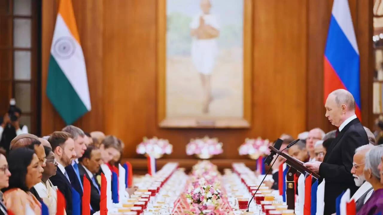रूस के राष्ट्रपति पुतिन का भारत दौरा: 19 समझौतों के साथ भव्य स्टेट डिनर