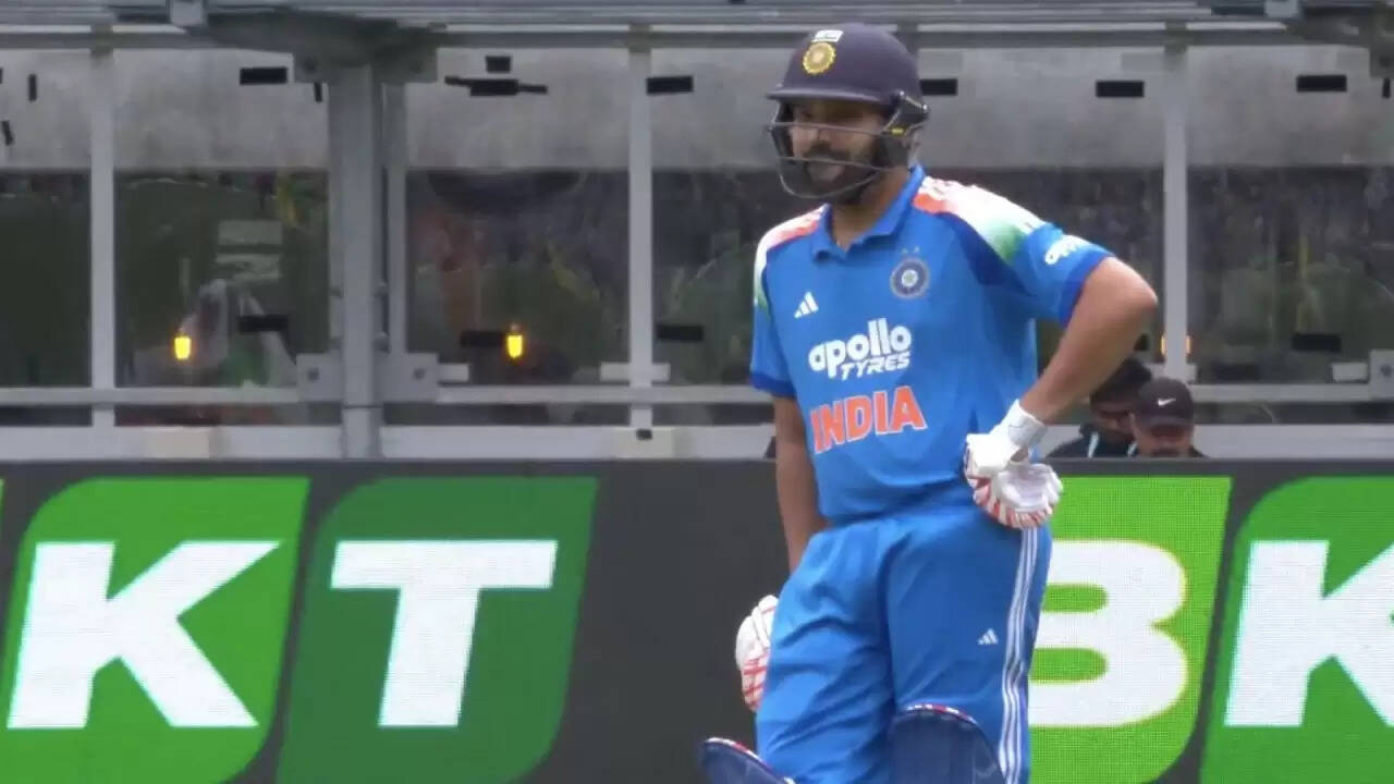 क्या ऑस्ट्रेलिया के तेज गेंदबाज Mitchell Starc ने बनाया नया रिकॉर्ड? जानें भारत के खिलाफ पहले वनडे में क्या हुआ