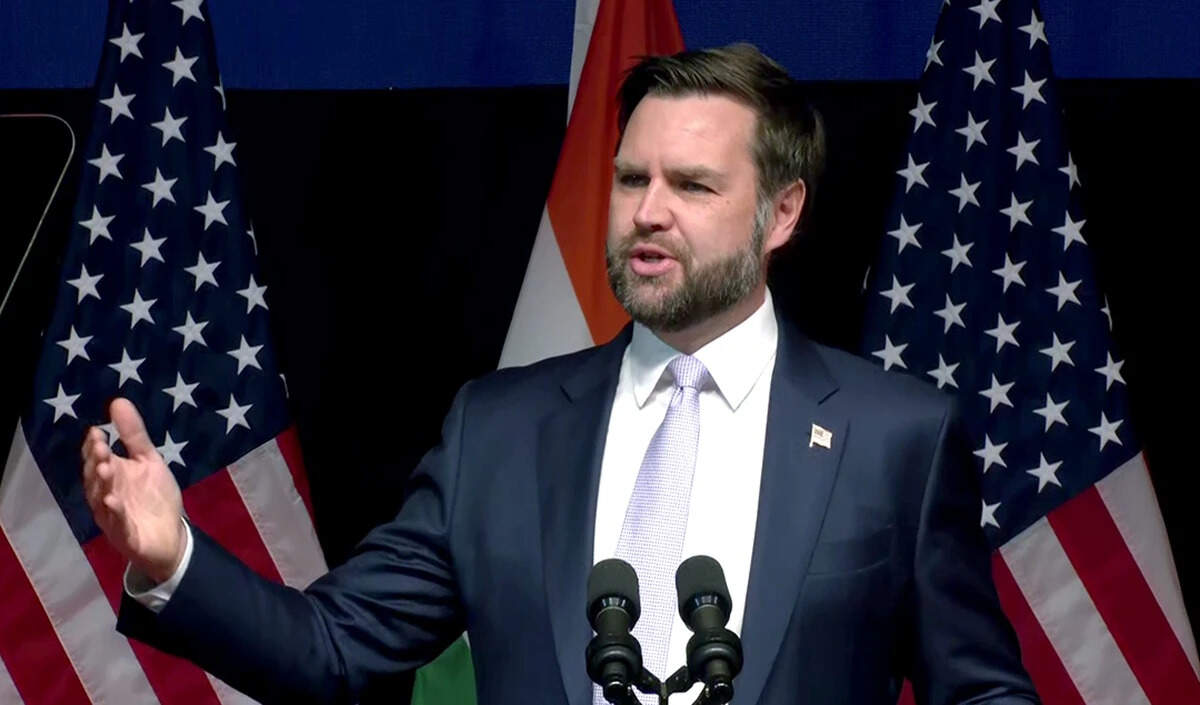 अमेरिकी उपराष्ट्रपति का पाकिस्तान दौरा: ईरान के खिलाफ वार्ता के विकल्प