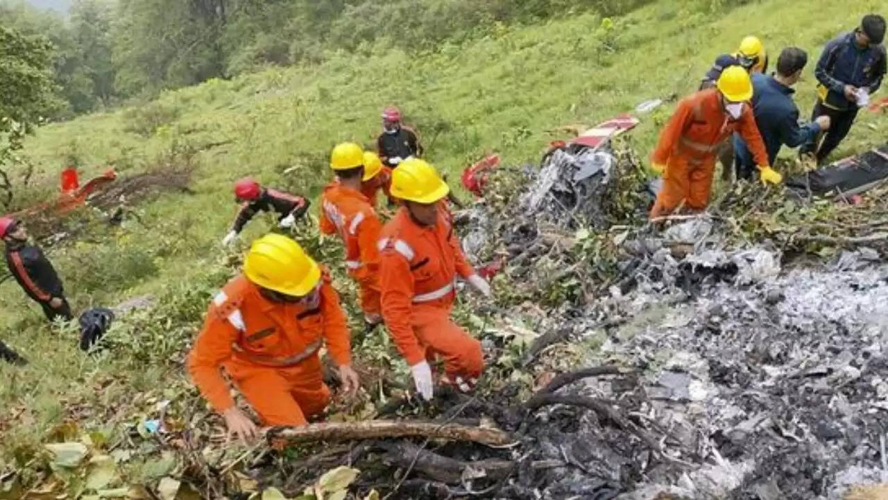 उत्तराखंड में हेलीकॉप्टर दुर्घटना: सात लोगों की जान गई, शोक की लहर
