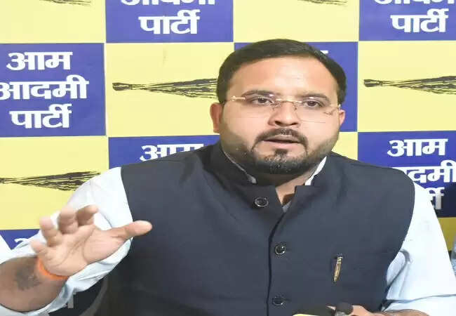 योगी सरकार की चुप्पी पर आम आदमी पार्टी का हमला: जल निगम कर्मचारियों की स्थिति गंभीर