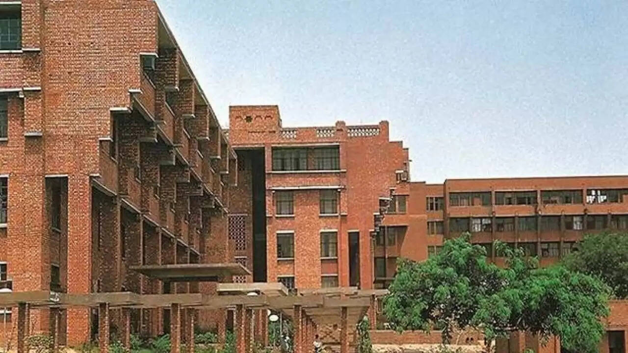 जेएनयू में कुलपति का नाम बदलकर कुलगुरु करने का निर्णय, छात्रसंघ ने उठाए सवाल
