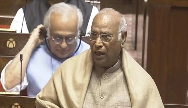 राज्यसभा सांसदों को विदाई देते हुए खरगे ने राजनीति के प्रति जुनून की बात की