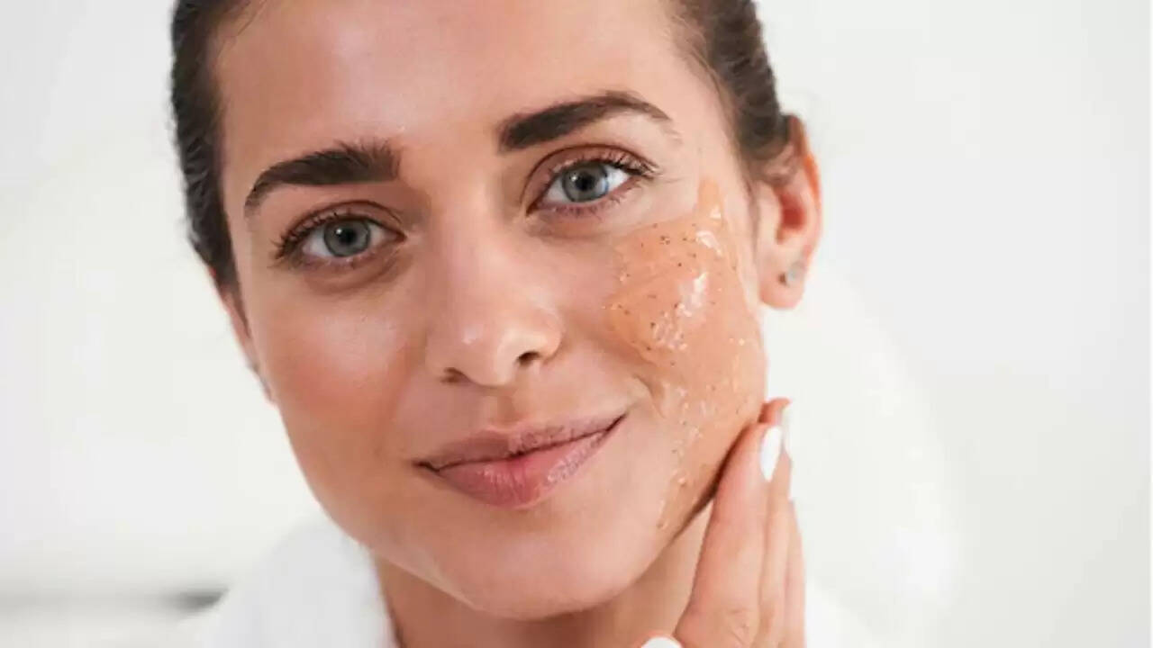 सर्दियों में त्वचा की देखभाल के लिए बनाएं प्राकृतिक सीरम