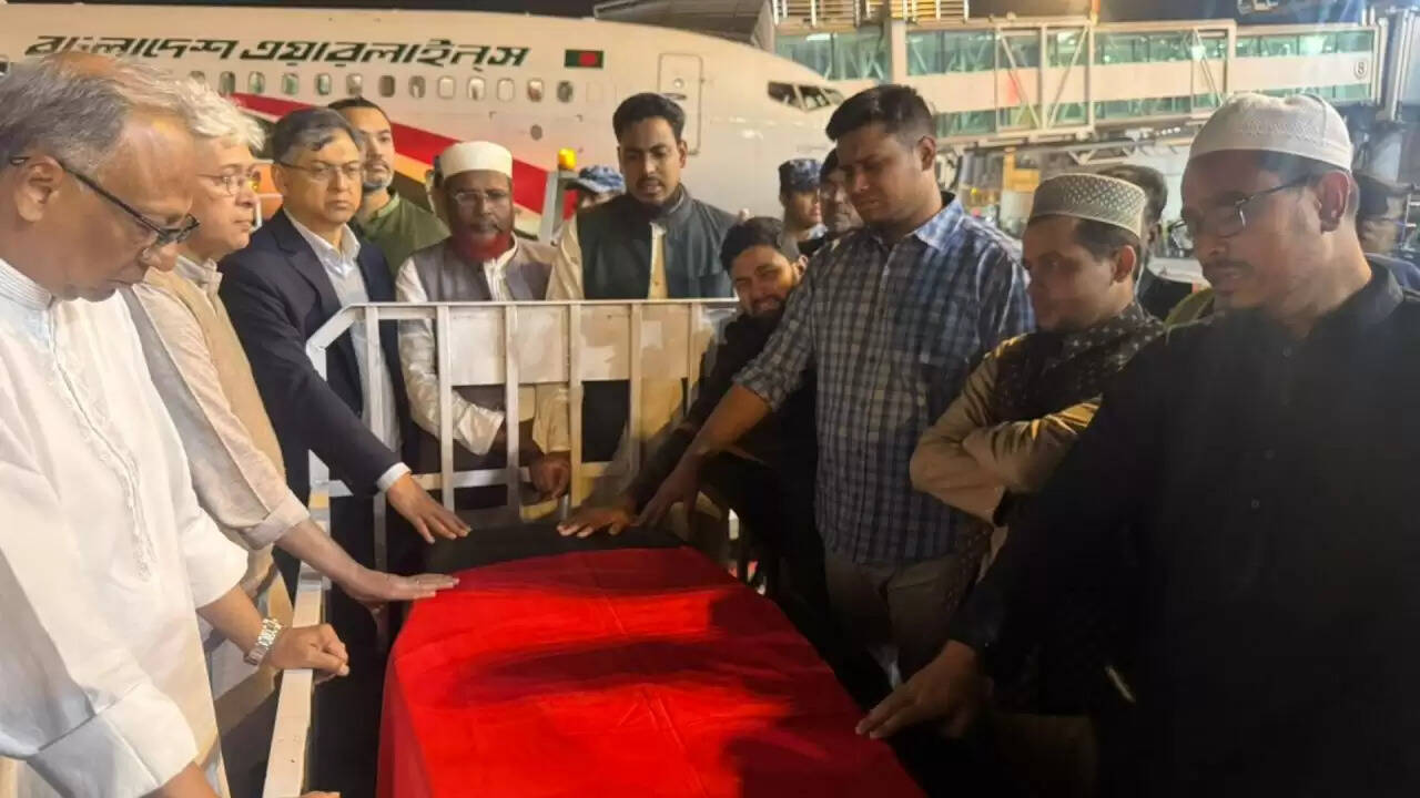 बांग्लादेश में उस्मान हादी की हत्या के बाद भड़के प्रदर्शन