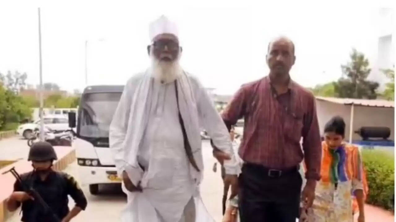 उत्तर प्रदेश में छांगुर बाबा पर लगे गंभीर आरोप, मनी लॉन्ड्रिंग की जांच शुरू
