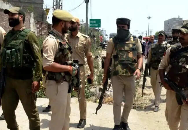 जम्मू-कश्मीर में लश्कर-ए-तैयबा के आतंकियों का भंडाफोड़, 5 गिरफ्तार