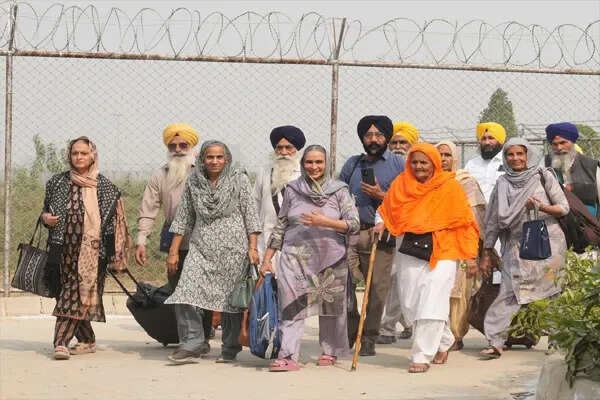 पाकिस्तान में हिंदू तीर्थयात्रियों को वाघा सीमा पर रोका गया